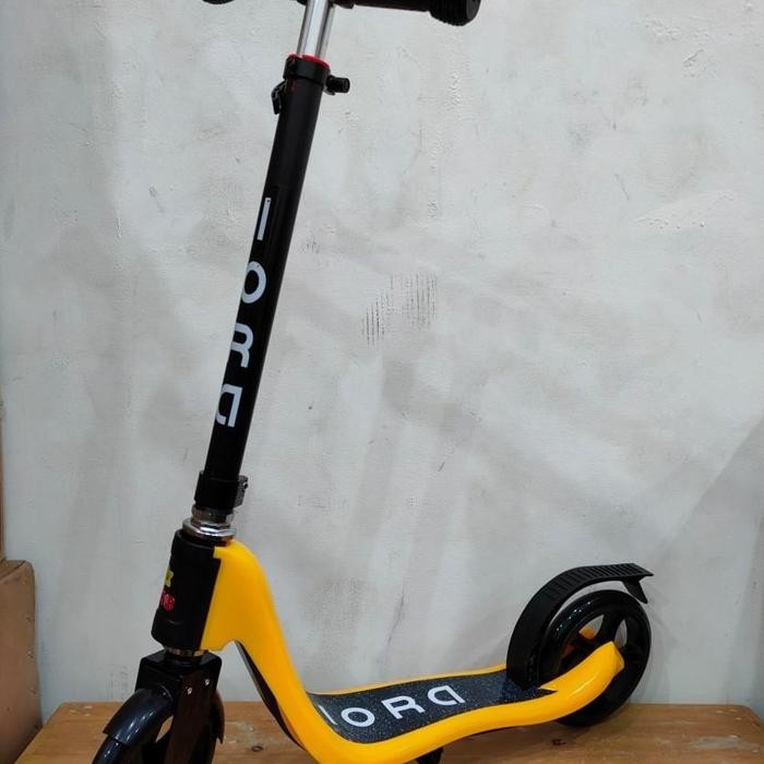 Skuter Anak Scooter Roda Dua Rem Belakang Dan Standar Kecil Tengah Sni New