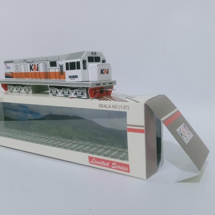 Miniatur kereta api indonesia - lokomotif cc201 logo KAI baru
