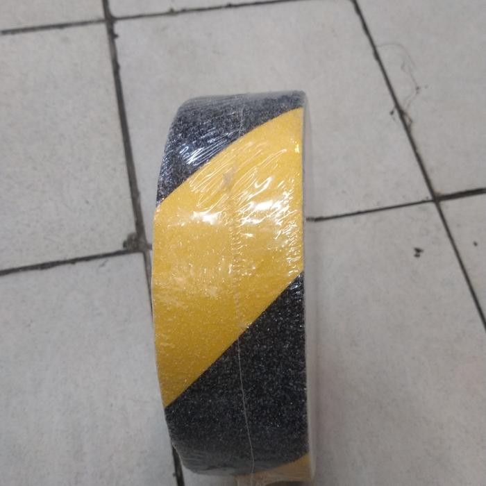 

Ready Stock Lakban Anti Slip Kuning Hitam 2" X 18M Cod