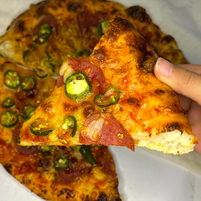 

Jalapeno Honey Pizza (Sourdough Pizza Beefpepperoni, Jalapeno & Honey)
