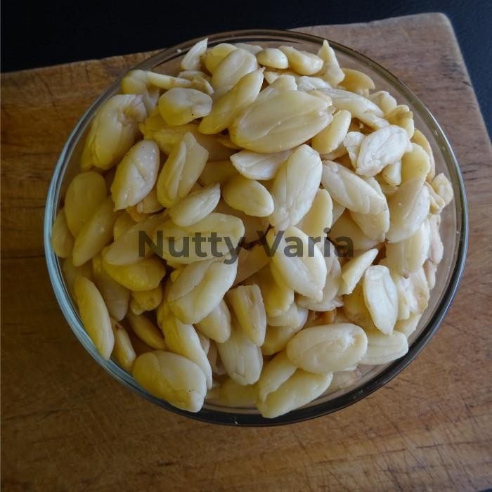 

(Expert) Kacang Kenari / Kacang Pili KUPAS UTUH Mentah (1kg)