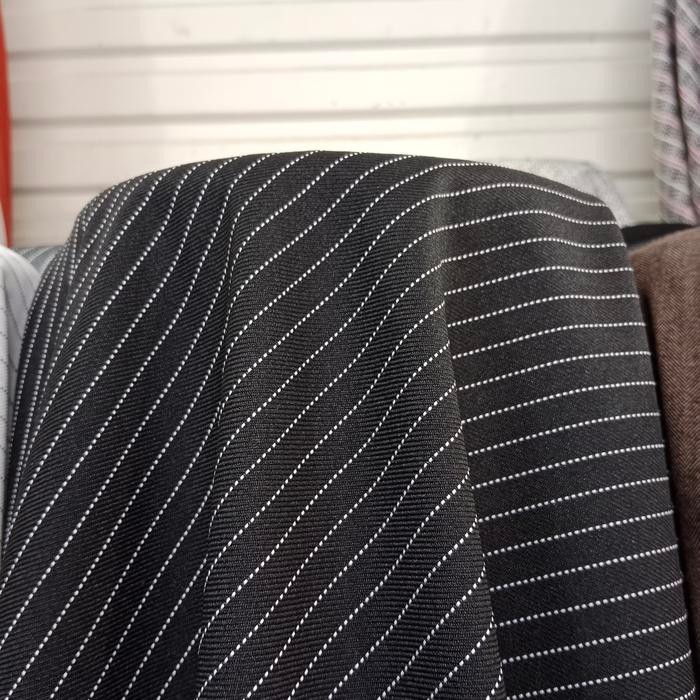 

BAHAN KAIN SEMI WOL SALUR HARGA PER(0.5 METER)