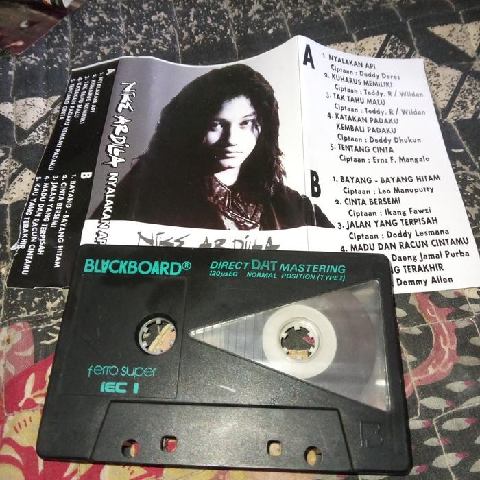 Nike Ardilla Nyalakan Api Kaset Pita Pasti Diskon