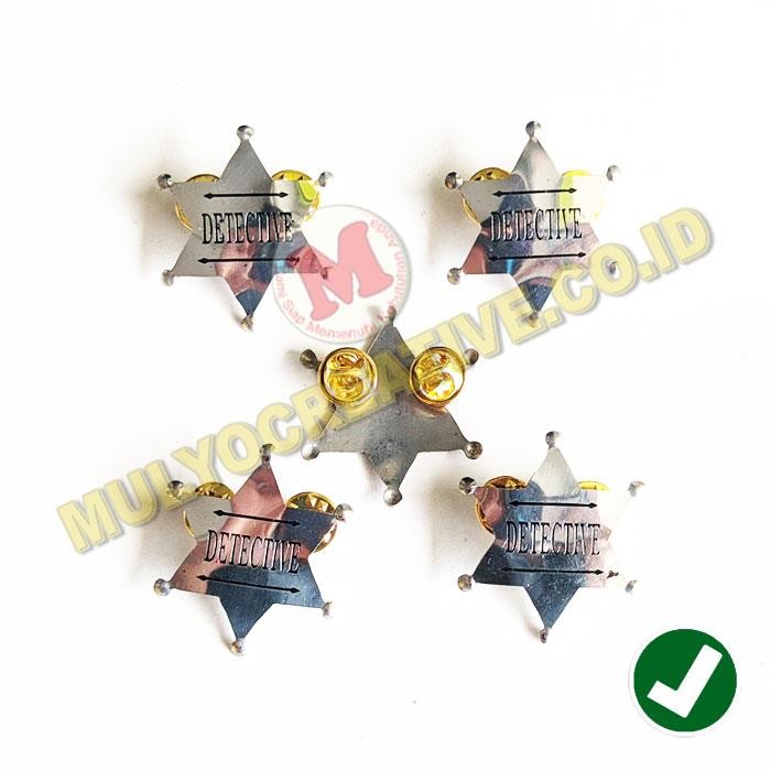 

Pin Bintang Detective Silver Pin Model Bintang Bahan Logam Kuningan PREMIUM