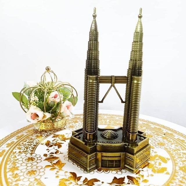 43K0  Miniatur Menara Kembar Malaysia / Petronas / Pajangan Unik / Kado / Oleh-Oleh