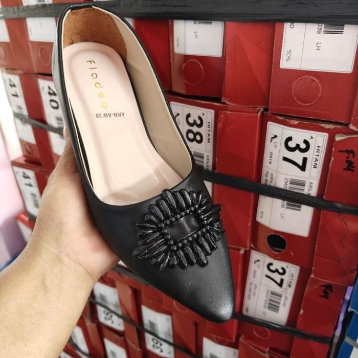 Fladeo Sepatu Pantofel Hitam Wanita Terbaru El Standar Size 37-41 Dengan Hiasan Elegan Untuk Kaki