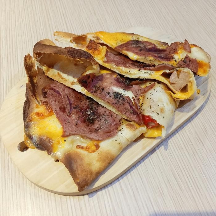 

OR6T Chewy Meat Pizza, Meat Lovers Pizza, Instan Delivery Only