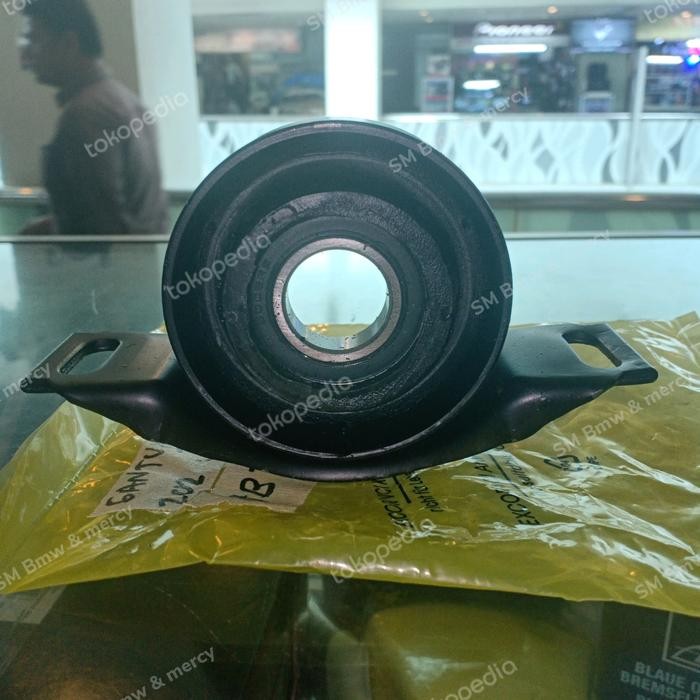 Gantungan kopel w202 / Pegangan laher joint tengah Mercedes Benz