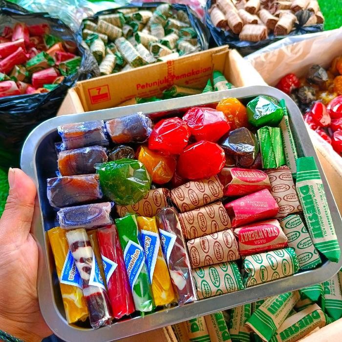 

DODOL GARUT MIX ANEKA RASA 1KG. CEMILAN MANIS SNACK MAKANAN COKLAT