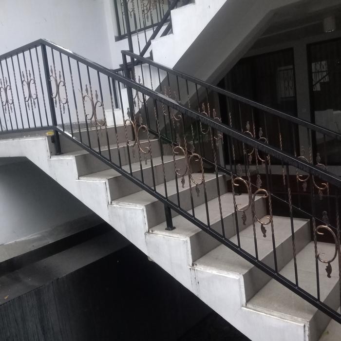 railing tangga. balkon. *