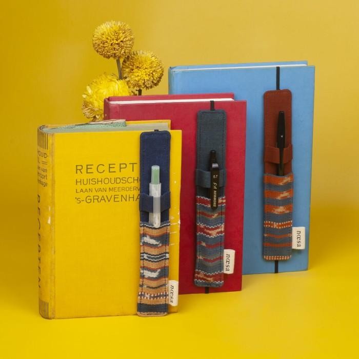 

Pembatas Buku Tenun Ikat - Penanda Buku Jeda - Cloth Bookmark Noesa