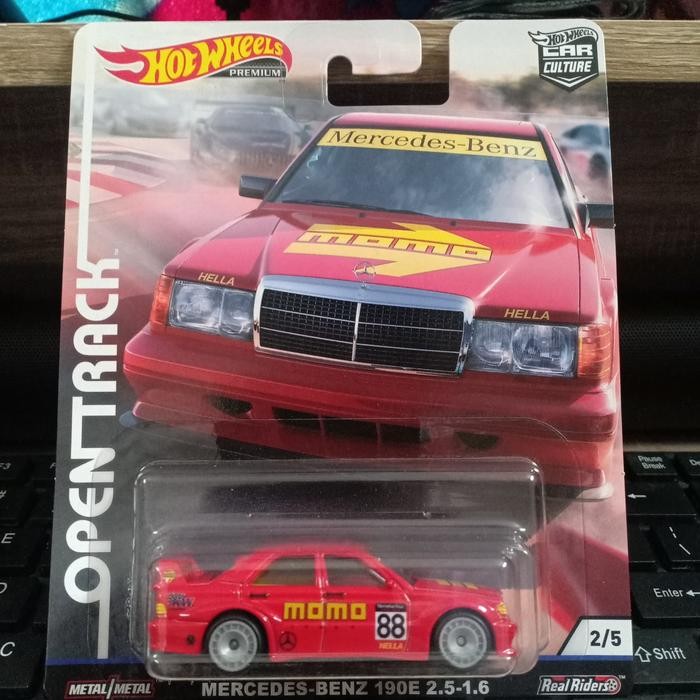 HOTWHEELS RETRO OPEN TRACK MERCEDES-BENZ 190E MOMO MERAH BAN KARET HW