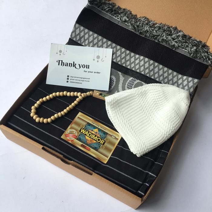 

PARCEL PARSEL HAMPERS LEBARAN PAKET IBADAH PRIA DEWASA