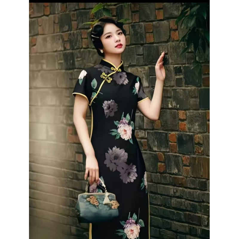 Cheongsam Classic Hitam, Motif Bunga-Bunga, Elegan - Kain Halus