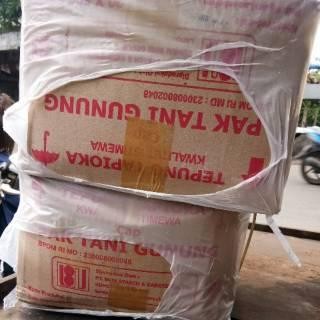 

Barang Terlaris Tepung Tapioka cap tani gunung 20 x 500g / Sagu Tani Gunung 500g dus Ready