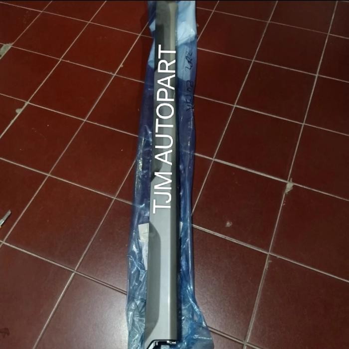 Cover Spoiler moulding bemper belakang avanza veloz 2022 original