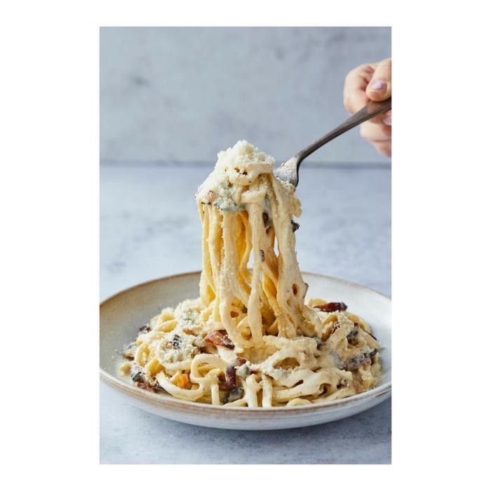 

qthings fettucine carbonara creamy family size 20x20cm - pasta siap masak stok terbatas