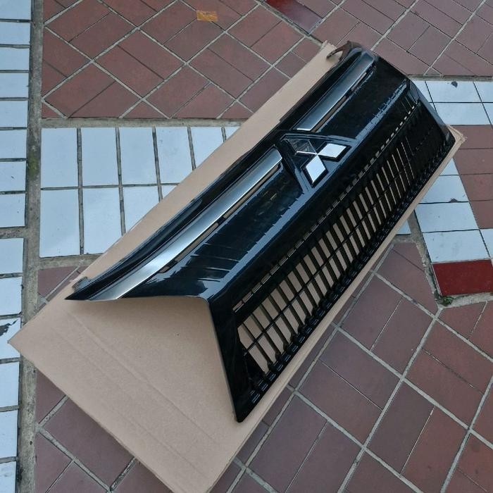 Grill Radiator Depan Asli Mitsubishi New Xpander Ultimate Exceed Facelift 2025