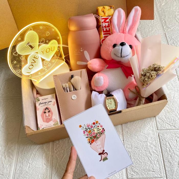 

Studiociko Set Kado Hadiah Ulang Tahun Cewek Lengkap Hampers Cokelat Valentine Anniversary