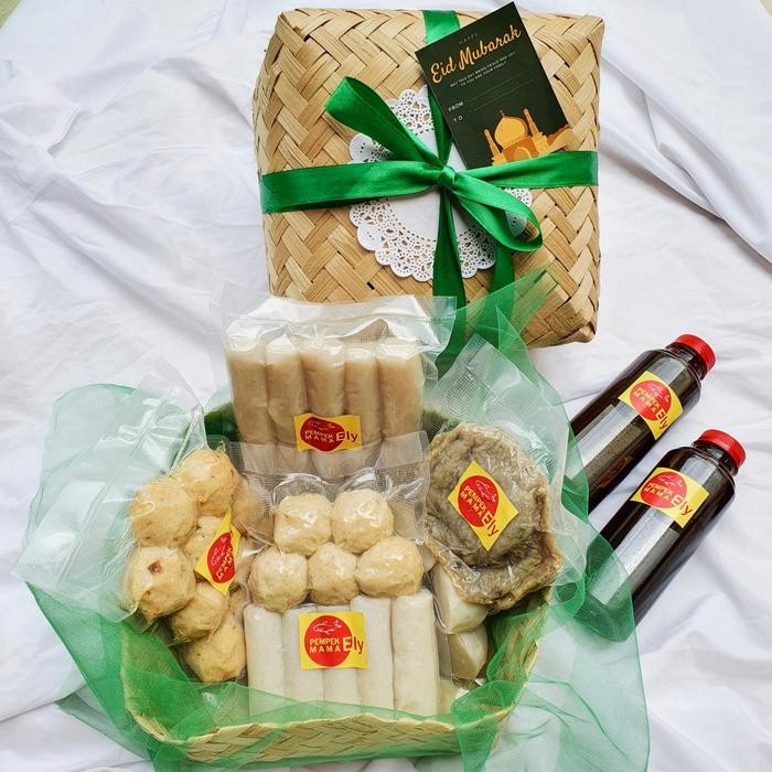 

Parcel Hampers Lebaran Idul Adha set besek paket gift makanan pempek