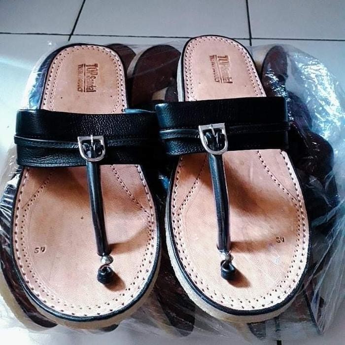 Sandal pria tarumpah kulit .