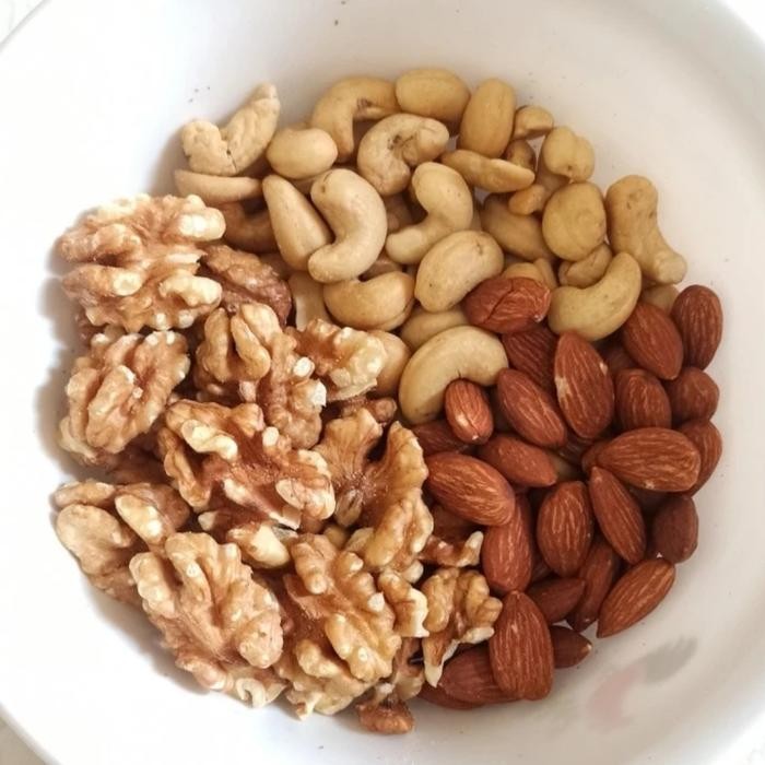 

MIX WALNUT MEDE ALMOND 500gram
