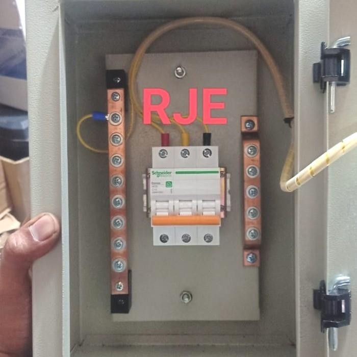 Panel 3 phase 6/10/16/20A ukuran box 20x30cm indoor