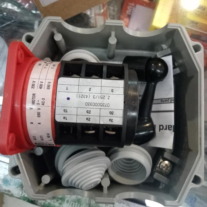 Cos/Ohm Saklar 40A 1Phase 3pole Merz