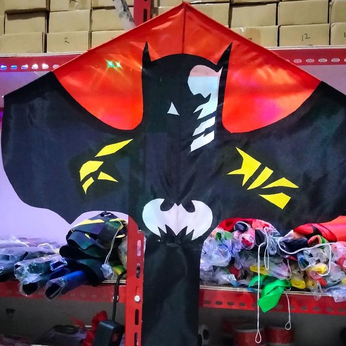 layangan kain motif Batman