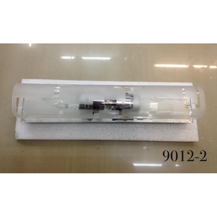 Lampu dinding kamar mandi