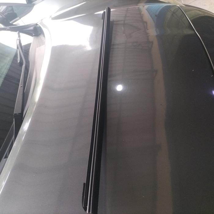 Pelipit Kaca Bagian Dalam Ford Fiesta