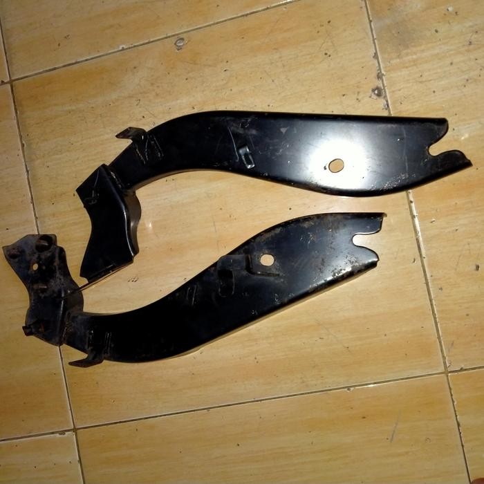Bracket Bumper Belakang Mazda Bt-50 2.500Cc Kiri / Kanan