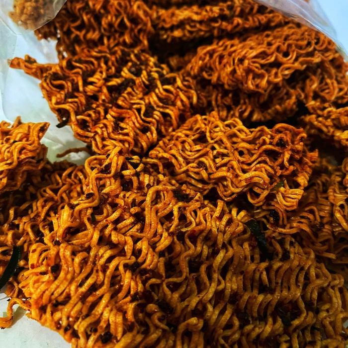 

PREMIUM mie kering kremes pedas daun jeruk 500 gram