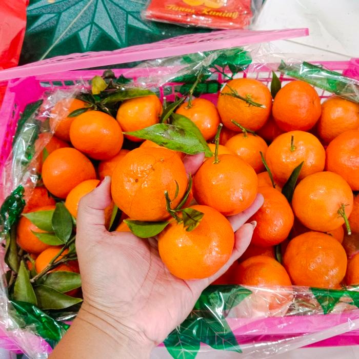 Terlaris Jeruk Santang Daun 1Keranjang
