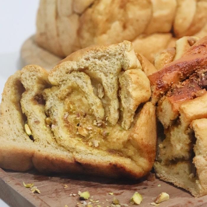 

Vegan Bread Pistachio Twist Babka Pistachio