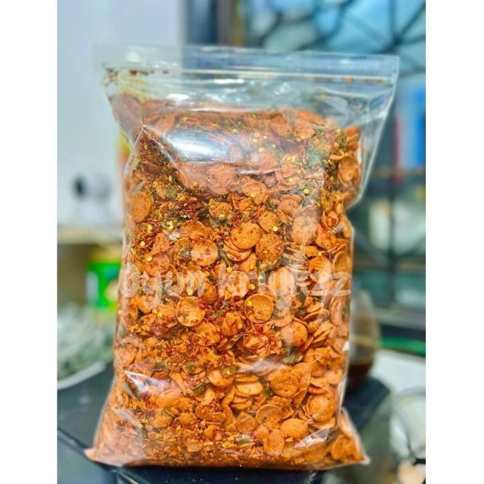 

Cemilan Keripik Sosis Goreng Food Kriuk Renyah Nikmat Bumbu Rempah Pedas Gurih Daun Jeruk Kemasan