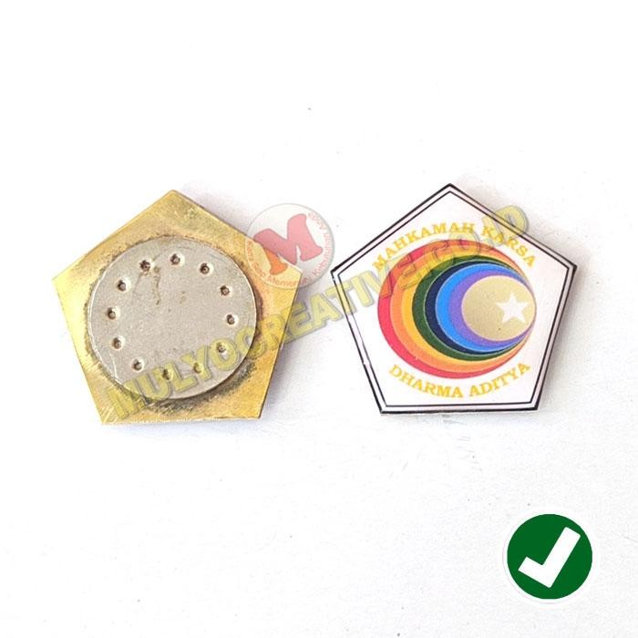 

Pin Model Segilima - Lencana Logo Custom Murah Pengait Magnet PREMIUM