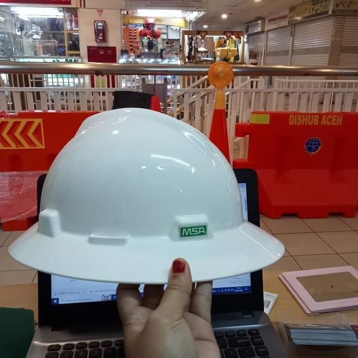 Helm Safety MSA / Safety Helmet / MSA V-Gard Full Brim