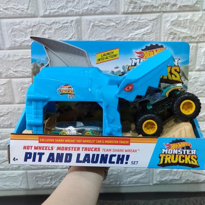 HOTWHEELS MONSTER TRUCK PIT AND LAUNCH BONE SHAKER SHARK WREAK
