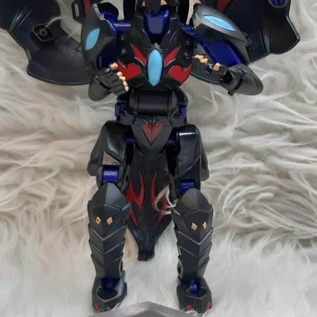 BAKUGAN NAGA MERAH DAN ROBOT HIJAU