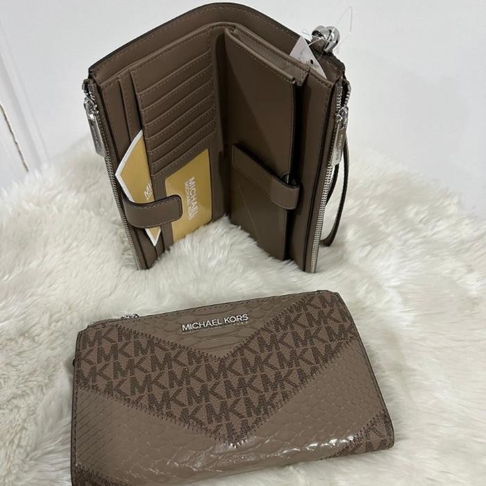 Dompet original MK jet set travel LG double Zip wrislet