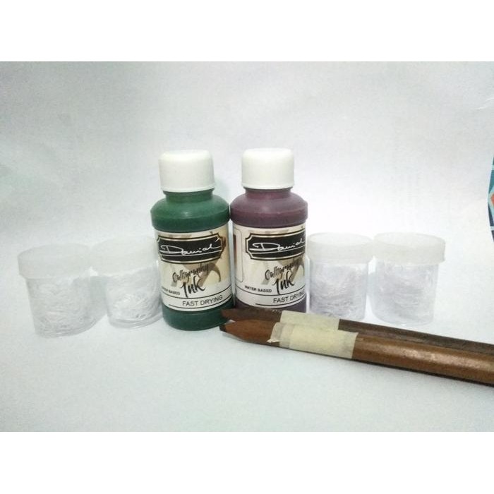 

Paket Alat Kaligrafi 1 (tinta+kalam+tempat tinta)