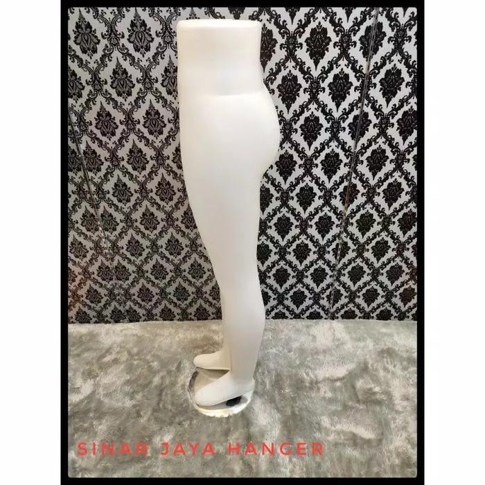 

MANEKIN KAKI WANITA BENING. PATUNG KAKI CEWEK PLASTIK. PATUNG CELANA