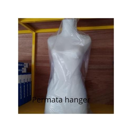 

MANEKIN WANITA SETENGAH BADAN ABU-ABU DENGAN KAKI KAYU
