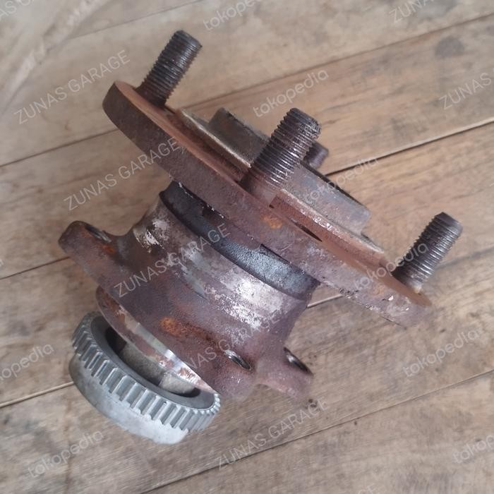 bearing + nap roda Belakang Galant hiu