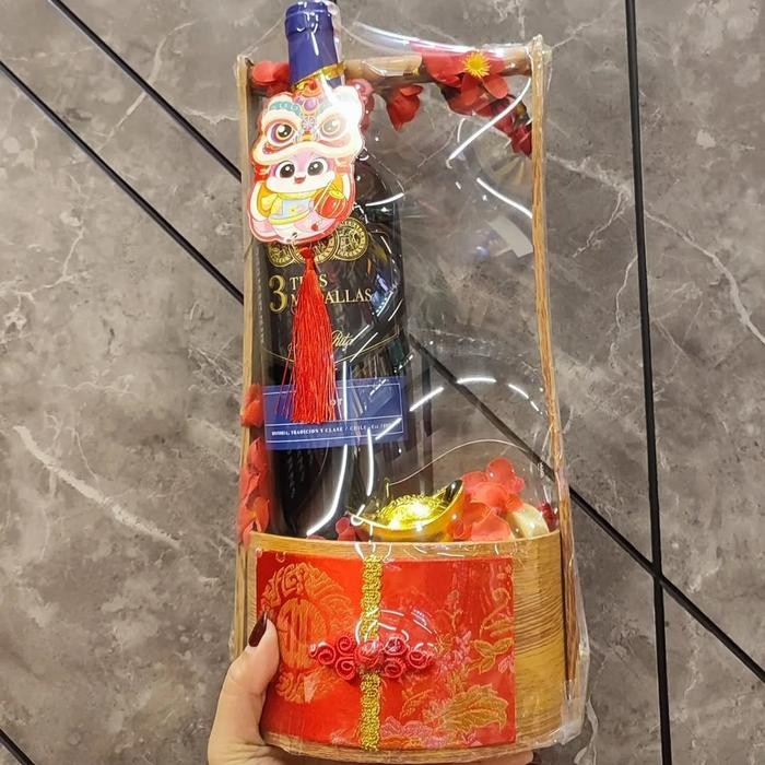 

Hampers Wine Imlek 2025 Chinese New Year Gift Wooden Parcel
