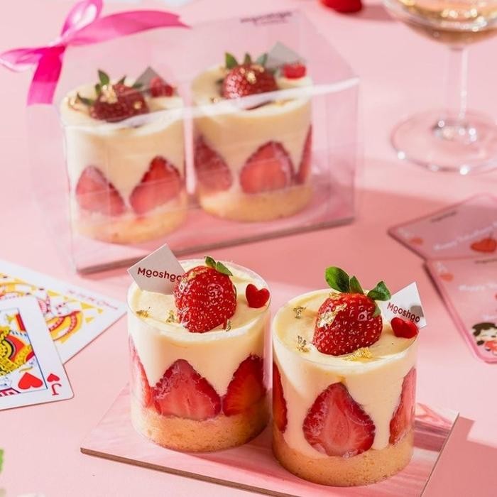

Kado Bingkisan Gift Box Hamper Valentine Strawberry Shortcake