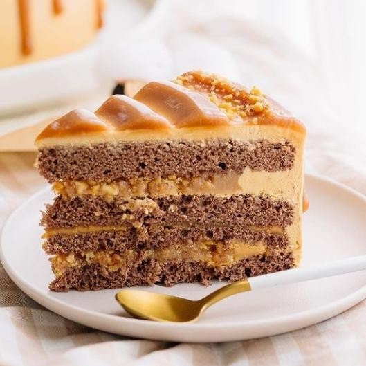 

Seasalt / Sea Salt Caramel Birthday Cake / Peanut Butter Cream Cake