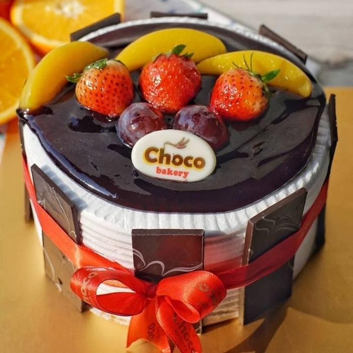 

Custom Birthday Cake 15 cm / White Blackforest Fruit Cake