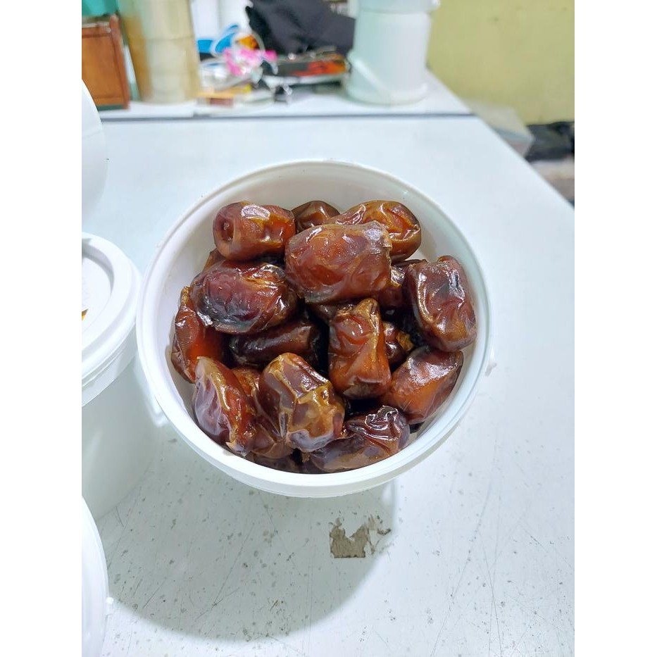 

Gdh PROMO PAKET 2 EMBER - Kurma Al Qassim Premium Kurma Al Qassim Kemasan Ember